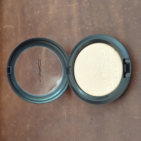 MAC Extra Dimension Skinfinish in Double-Gleam - Picture 2 of 4